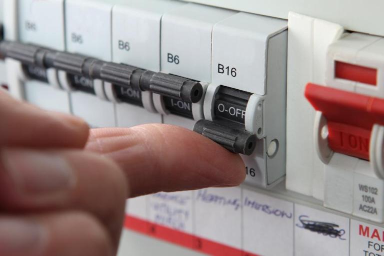 Pourquoi choisir un électricien certifié à Saint-Usage ?