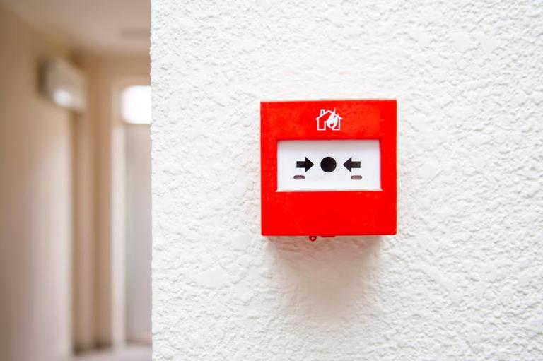 Alarme incendie à Dole : quels critères pour sécuriser son bâtiment ?